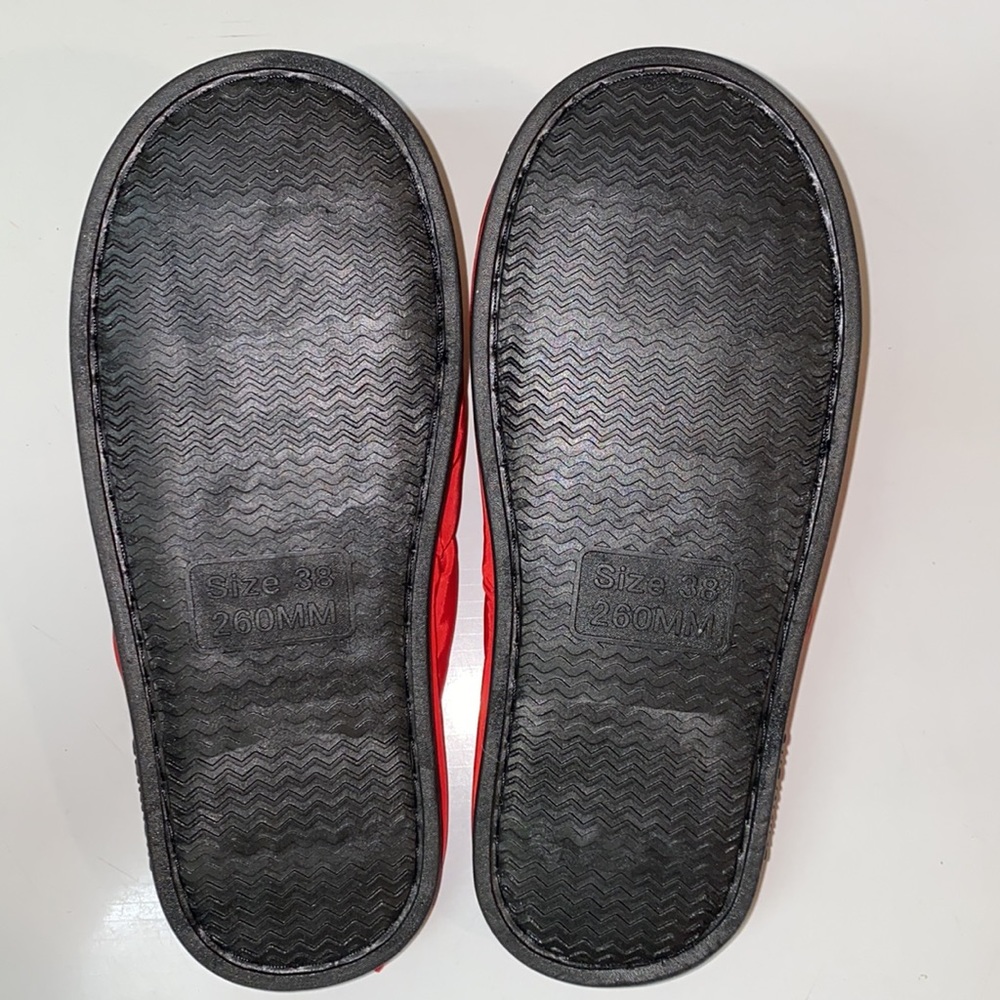 Red Puffer slippers - Picture 2 of 5